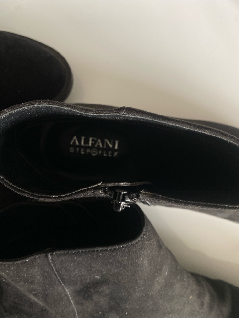 Vince Camuto Black Suede Ankle Booties Women’s Size 8.5 Pointed Toe 3 pair
Vinc - Picture 4 of 8
